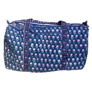 Quilted Bag. Outside Zipper Pocket & Quilted Pocket Inside. Pretty Pattern.